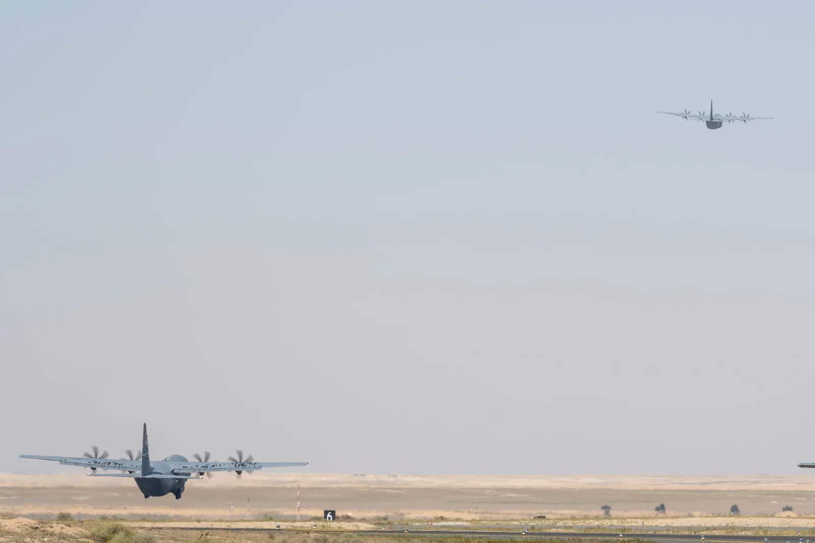 C-130 odlétá s urgentním nákladem
